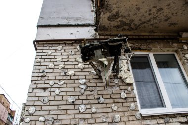 Boucha, Ukrayna 'da Kyiv şehrinin yanında yer alan bir kasabadır. Çoğu bina ya tahrip edildi ya da onarılamaz şekilde hasar gördü. Şehir Rus topçuları tarafından bombalandı ve savaş sırasında birçok insan öldü..