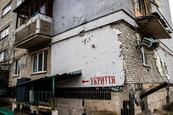 布查是乌克兰的一个城镇 毗邻基亚夫市 大多数建筑物不是被毁就是损坏到无法修复的地步 该城遭到俄罗斯炮轰 许多人在战斗中丧生 — 图库照片