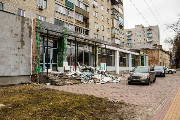 Boucha, Ukrayna 'da Kyiv şehrinin yanında yer alan bir kasabadır. Çoğu bina ya tahrip edildi ya da onarılamaz şekilde hasar gördü. Şehir Rus topçuları tarafından bombalandı ve savaş sırasında birçok insan öldü..