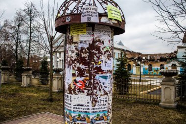 Boucha, Ukrayna 'da Kyiv şehrinin yanında yer alan bir kasabadır. Çoğu bina ya tahrip edildi ya da onarılamaz şekilde hasar gördü. Şehir Rus topçuları tarafından bombalandı ve savaş sırasında birçok insan öldü..