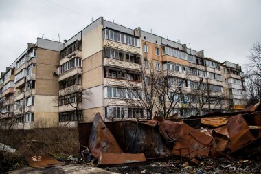 Boucha, Ukrayna 'da Kyiv şehrinin yanında yer alan bir kasabadır. Çoğu bina ya tahrip edildi ya da onarılamaz şekilde hasar gördü. Şehir Rus topçuları tarafından bombalandı ve savaş sırasında birçok insan öldü..