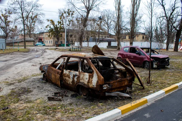 Irpin 'de yok edilen sivil araçlar, bir Kyiv banliyösü. Kyiv 'in savaşında önemli bir rol oynayan kasaba..
