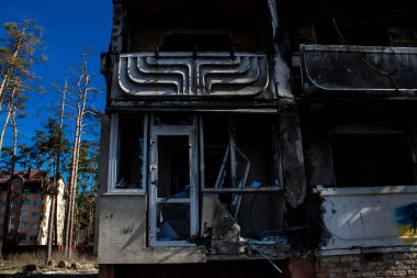 Irpin, Ukrayna - 14 Mart 2023 Irpin 'deki çoğu bina ya tahrip edildi ya da onarılamaz şekilde hasar gördü. Şehir Rus topçuları tarafından bombalandı ve Irpin muharebesinde birçok insan öldü. Bunlar savaş suçları.