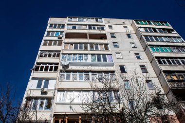 Irpin, Ukrayna - 14 Mart 2023 Irpin 'deki çoğu bina ya tahrip edildi ya da onarılamaz şekilde hasar gördü. Şehir Rus topçuları tarafından bombalandı ve Irpin muharebesinde birçok insan öldü. Bunlar savaş suçları.