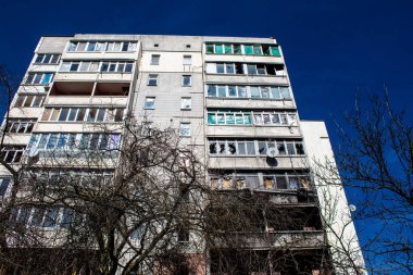 Irpin, Ukrayna - 14 Mart 2023 Irpin 'deki çoğu bina ya tahrip edildi ya da onarılamaz şekilde hasar gördü. Şehir Rus topçuları tarafından bombalandı ve Irpin muharebesinde birçok insan öldü. Bunlar savaş suçları.