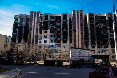 Irpin, Ukrayna - 14 Mart 2023 Irpin 'deki çoğu bina ya tahrip edildi ya da onarılamaz şekilde hasar gördü. Şehir Rus topçuları tarafından bombalandı ve Irpin muharebesinde birçok insan öldü. Bunlar savaş suçları.