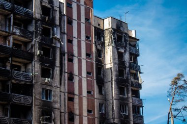 Irpin, Ukrayna - 14 Mart 2023 Irpin 'deki çoğu bina ya tahrip edildi ya da onarılamaz şekilde hasar gördü. Şehir Rus topçuları tarafından bombalandı ve Irpin muharebesinde birçok insan öldü. Bunlar savaş suçları.