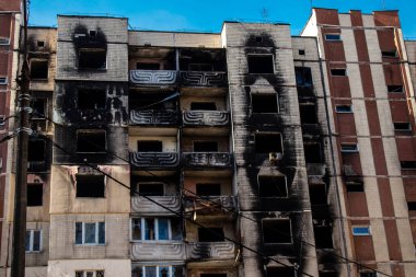 Irpin, Ukrayna - 14 Mart 2023 Irpin 'deki çoğu bina ya tahrip edildi ya da onarılamaz şekilde hasar gördü. Şehir Rus topçuları tarafından bombalandı ve Irpin muharebesinde birçok insan öldü. Bunlar savaş suçları.