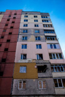 Irpin, Ukrayna - 14 Mart 2023 Irpin 'deki çoğu bina ya tahrip edildi ya da onarılamaz şekilde hasar gördü. Şehir Rus topçuları tarafından bombalandı ve Irpin muharebesinde birçok insan öldü. Bunlar savaş suçları.