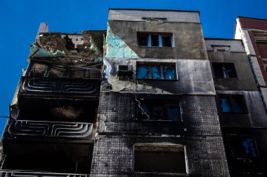 Irpin, Ukrayna - 14 Mart 2023 Irpin 'deki çoğu bina ya tahrip edildi ya da onarılamaz şekilde hasar gördü. Şehir Rus topçuları tarafından bombalandı ve Irpin muharebesinde birçok insan öldü. Bunlar savaş suçları.