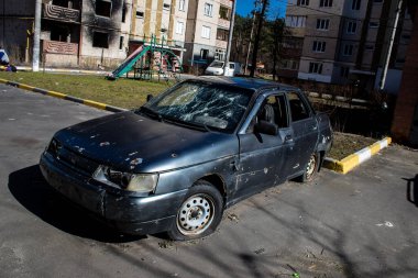 Irpin, Ukrayna - 14 Mart 2023 Irpin 'deki çoğu bina ya tahrip edildi ya da onarılamaz şekilde hasar gördü. Şehir Rus topçuları tarafından bombalandı ve Irpin muharebesinde birçok insan öldü. Bunlar savaş suçları.