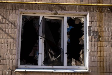 Irpin, Ukrayna - 14 Mart 2023 Irpin 'deki çoğu bina ya tahrip edildi ya da onarılamaz şekilde hasar gördü. Şehir Rus topçuları tarafından bombalandı ve Irpin muharebesinde birçok insan öldü. Bunlar savaş suçları.