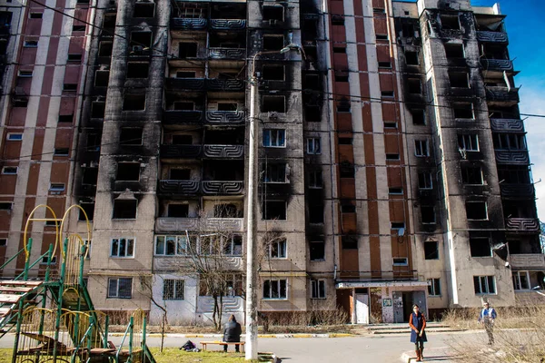 Irpin, Ukrayna - 14 Mart 2023 Irpin 'deki çoğu bina ya tahrip edildi ya da onarılamaz şekilde hasar gördü. Şehir Rus topçuları tarafından bombalandı ve Irpin muharebesinde birçok insan öldü. Bunlar savaş suçları.