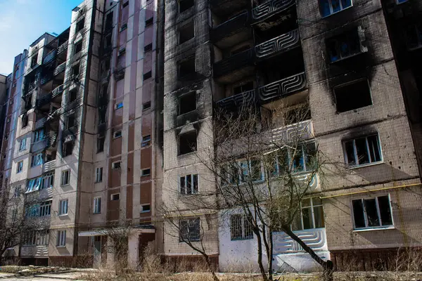 2023年3月14日ウクライナ アーピンのほとんどの建物は 修理の範囲を超えて破壊または損傷を受けています 市はロシア軍の砲兵隊によって砲撃され 多くの人々がアーピンの戦いで死んだ これは戦争犯罪です — ストック写真