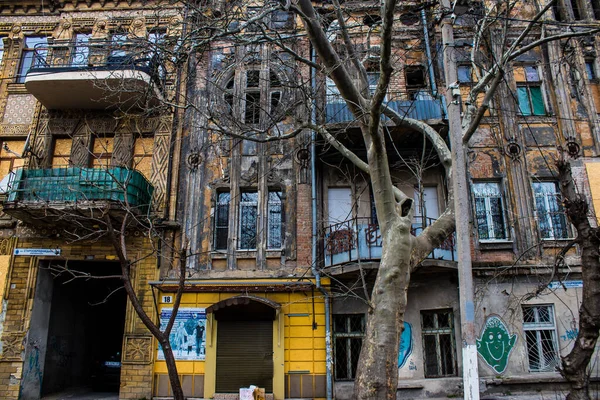 stock image Building damage by artilery in Kherson city. The city of Kherson is constantly under Russian bombardment, there are very few civilians left and all the businesses are closed. Buildings are civilian targets