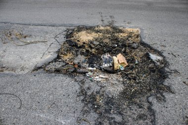 Kherson 'un ana caddesini vuran topçu ateşi. Şehir sürekli olarak Rus bombardımanı altında..