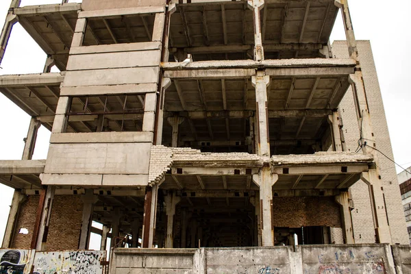 Poškození Budovy Dělostřelectvem Khersonu Město Kherson Neustále Pod Ruským Bombardováním — Stock fotografie