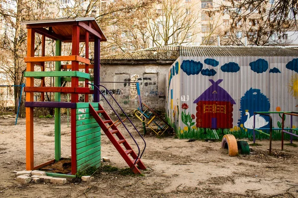 Verlaten Speeltuin Gelegen Een Openbare Tuin Kherson Kinderen Werden Geëvacueerd — Stockfoto