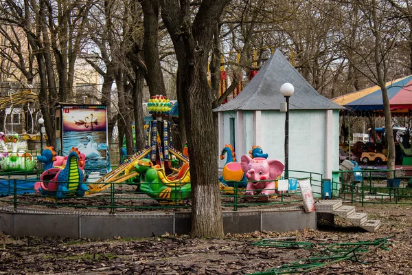 허슨의 버려진 유원지는 러시아의 영구적으로 폐쇄되었다 사람들 도시를 이유는 최전선이 — 스톡 사진