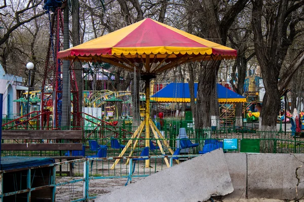 stock image An abandoned amusement park in Kherson, the park was permanently closed following the Russian invasion of the city. The population having left the city because it has become a front line, this park is today in an area where the shelling are permanent