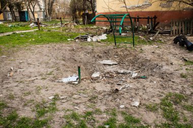 Kherson 'un ana caddesini vuran topçu ateşi. Şehir sürekli olarak Rus bombardımanı altında..