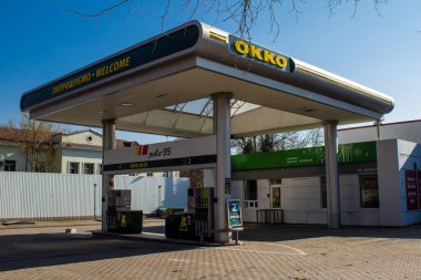 Okko benzin istasyonu kalıcı olarak kapatıldı. Şehir boşaltıldı ve yakıt ikmali imkansız çünkü Kherson şehri sürekli bombardıman altında. Bu sivil bir hedef..