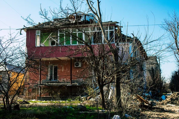 Poškození Budovy Dělostřelectvem Khersonu Město Kherson Neustále Pod Ruskou Palbou — Stock fotografie