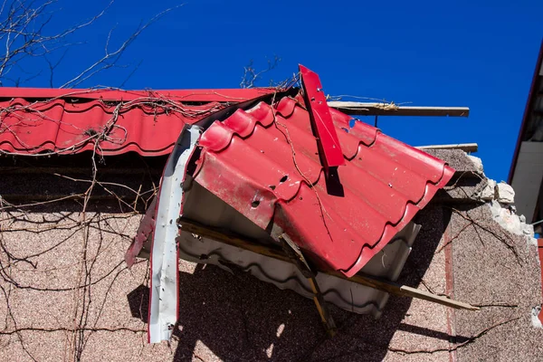 stock image Building damage by artillery in Kherson city. The city of Kherson is constantly under Russian shelling, there are very few civilians left and all the businesses are closed. Buildings are civilian targets