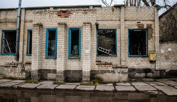 Lyman Ukraina Kwietnia 2023 Budynki Przedsiębiorstwa Zostały Poważnie Zniszczone Przez — Zdjęcie stockowe