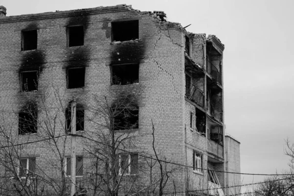 乌克兰莱曼 Lyman Ukraine 2023年4月1日 在俄国入侵后的莱曼战役中 建筑和企业被轰炸严重受损 平民是目标 这些都是战争罪 — 图库照片