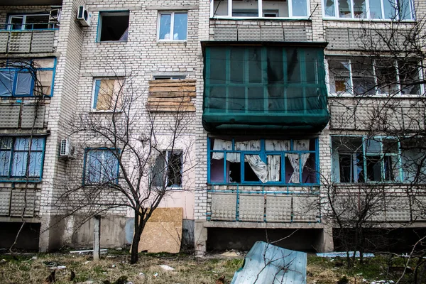 Lyman Ukraina April 2023 Byggnaderna Och Affärerna Skadades Svårt Bombningarna — Stockfoto