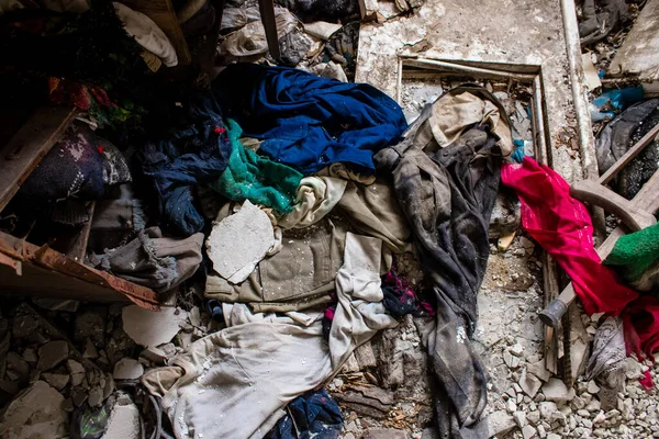 stock image Interior of a house destroyed by a Russian bombardment. Objects of daily life litter the rubble of the different living rooms. The village of Terne in Donbas is a war zone, all civilians have been evacuated