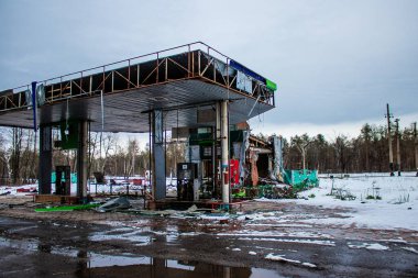 Okko benzin istasyonu kalıcı olarak kapatıldı. Şehir boşaltıldı ve yakıt ikmali imkansız çünkü Lyman şehri sürekli bombardıman altında. Burası bir savaş alanı..