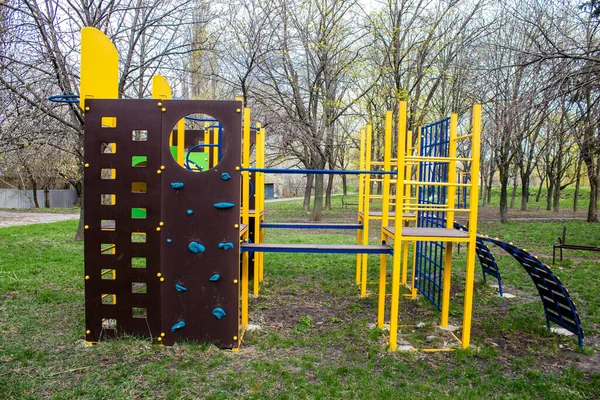 Verlassener Spielplatz Slowjansk Die Kinder Können Nicht Mehr Draußen Spielen — Stockfoto