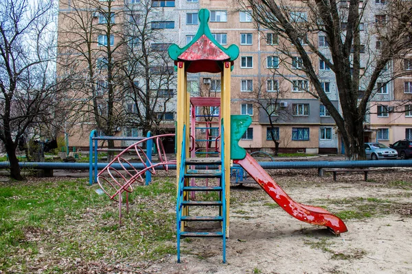 Parque Infantil Abandonado Localizado Sloviansk Crianças Não Podem Mais Brincar — Fotografia de Stock