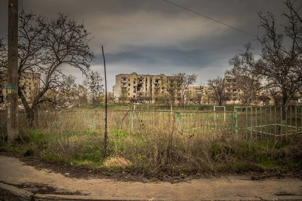 Izyum Ukraina April 2023 Förstörd Byggnad Belägen Staden Izyum Kharkiv — Stockfoto