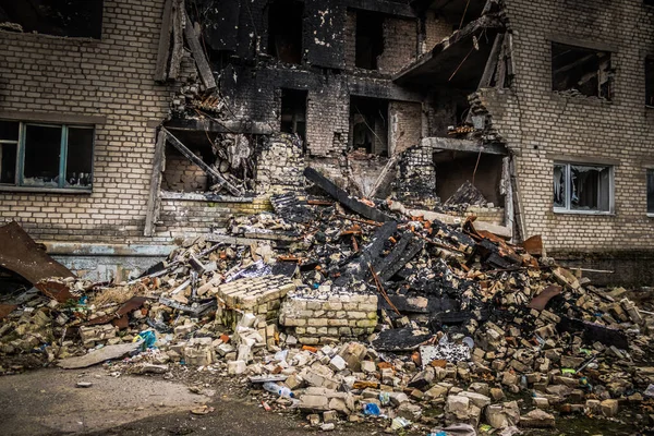 Izyum Oekraïne April 2023 Vernietigd Gebouw Gelegen Stad Izyum Oblast — Stockfoto