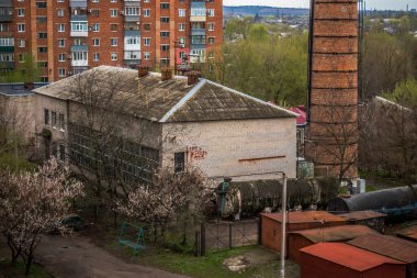 Şehir manzarası ve eski bina Sloviansk şehrinde, Donetsk Oblastı, cephe hattının yakınında. Rus ordusu Ukrayna 'yı işgal etti ve savaş alanı haline gelen bu bölgede ağır çatışmalar yaşanıyor..
