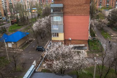 Şehir manzarası ve eski bina Sloviansk şehrinde, Donetsk Oblastı, cephe hattının yakınında. Rus ordusu Ukrayna 'yı işgal etti ve savaş alanı haline gelen bu bölgede ağır çatışmalar yaşanıyor..