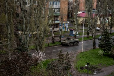 MT-LB savaş alanında gereklidir ve iç veya arka taraflarında siper alabilen piyade askerlerine koruma sağlar. Rus ordusu Ukrayna 'yı işgal etti ve savaş alanı haline gelen bu bölgede ağır çatışmalar yaşanıyor..