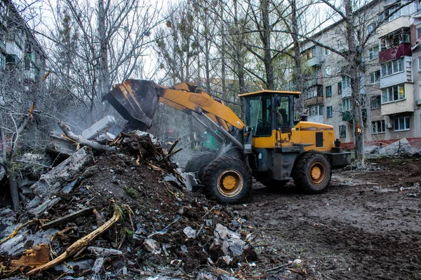 Los Bomberos Intervienen Edificio Una Zona Residencial Sloviansk Fue Golpeado — Foto de Stock