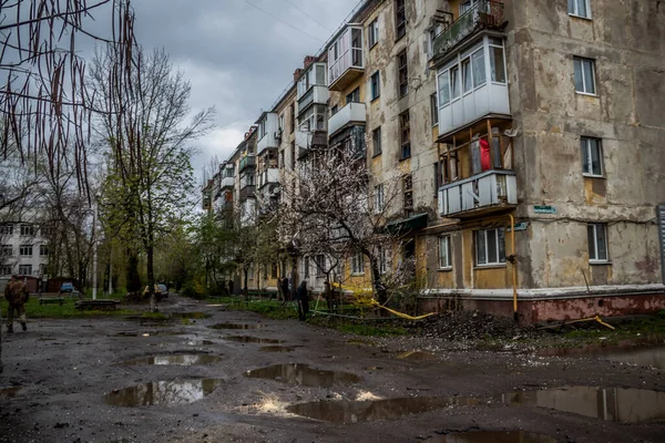 stock image A building in a residential area of Sloviansk was hit head-on by an S300 missile. The damage is considerable and many victims are still under the rubble. Civilians are prime targets.