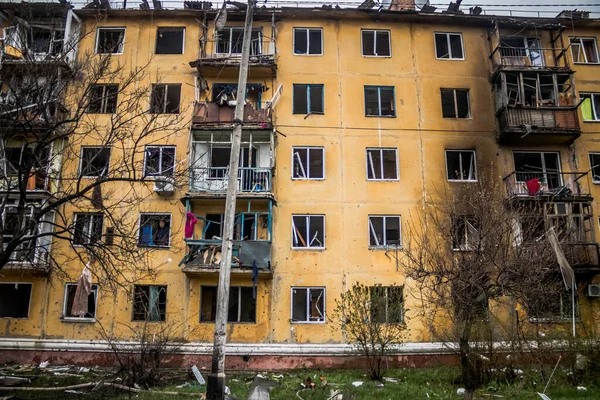 stock image A building in a residential area of Sloviansk was hit head-on by an S300 missile. The damage is considerable and many victims are still under the rubble. Civilians are prime targets.