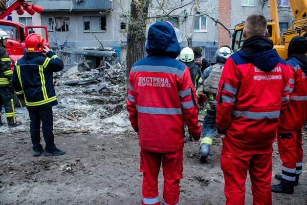 Rescuers Intervene Building Residential Area Sloviansk Hit Head S300 Missile — Stock Photo, Image