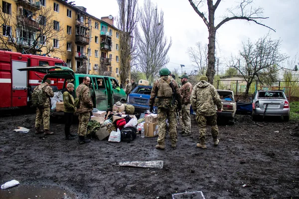 stock image Rescuers intervene on a building in a residential area of Sloviansk was hit head-on by an S300 missile. The damage is considerable and many victims are still under the rubble. Civilians are prime targets.