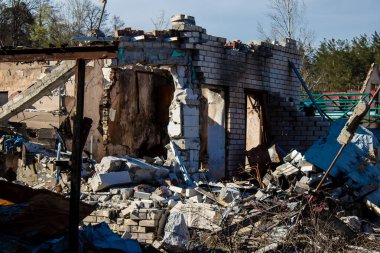 Donesk Oblastı 'ndaki Bohorodychne köyünde yıkılmış evler. Rus ordusu Ukrayna 'yı işgal etti ve savaş alanı haline gelen bu bölgede ağır çatışmalar yaşanıyor..