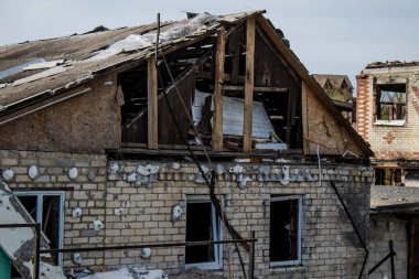 Donesk Oblastı 'ndaki Bohorodychne köyünde yıkılmış evler. Rus ordusu Ukrayna 'yı işgal etti ve savaş alanı haline gelen bu bölgede ağır çatışmalar yaşanıyor..