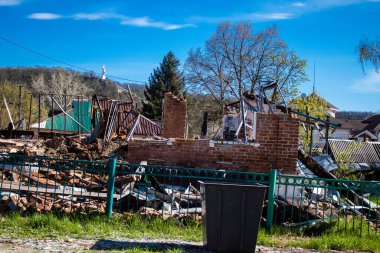 Donesk Oblastı 'ndaki Bohorodychne köyünde yıkılmış evler. Rus ordusu Ukrayna 'yı işgal etti ve savaş alanı haline gelen bu bölgede ağır çatışmalar yaşanıyor..