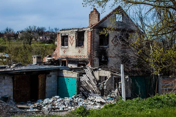 마을에 가옥들 파괴되었습니다 러시아군 우크라 이나를 전장이 지역에서 전투가 벌어지고 — 스톡 사진