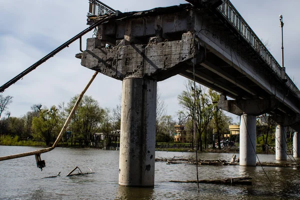 stock image Destroyed bridge by intense artillery fire in the city of Sviatohirsk. The city of Sviatohirsk was a battlefield between the Russian and Ukrainian armies. Heavy fighting took place in this region.